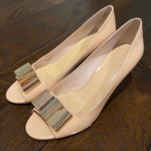 🚫SOLD🚫 Kate Spade Patent Nude Wedges with Gold Bow Accent